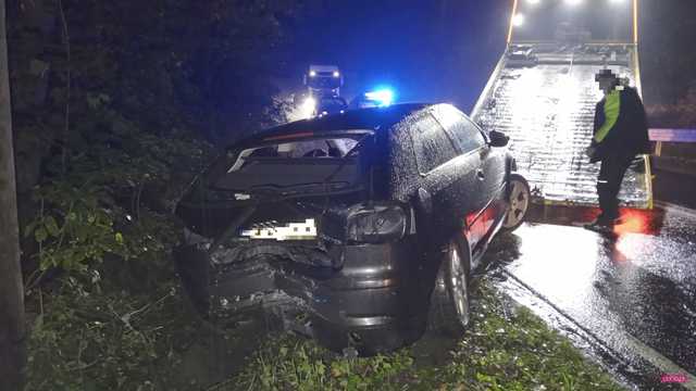 Audi wypadło z drogi w Piławie Dolnej