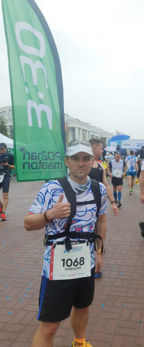 Grzegorz Różycki z tytułem Zdobywcy Korony Polskich Maratonów 2022-2023