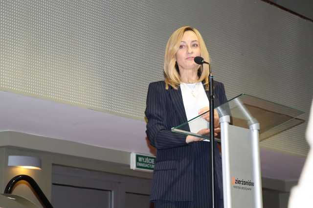 Forum Kobiet w Dzierżoniowie. Czym dziś jest szacunek, odwaga? Jak nie tracić nadziei?