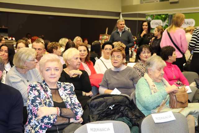 Forum Kobiet w Dzierżoniowie. Czym dziś jest szacunek, odwaga? Jak nie tracić nadziei?