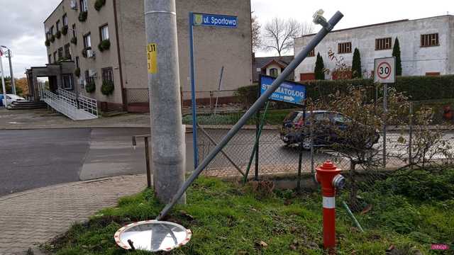 Citroenem wjechał w ogrodzenie