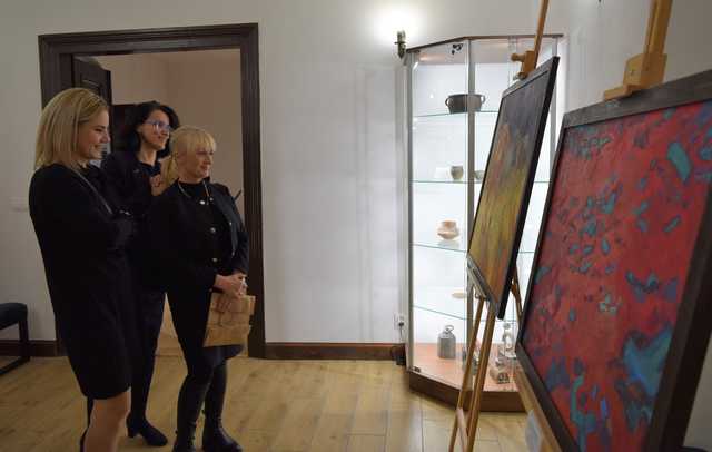 Wystawa młodych artystów w pałacu w Kiełczynie