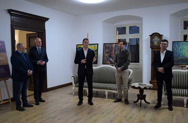 Wystawa młodych artystów w pałacu w Kiełczynie