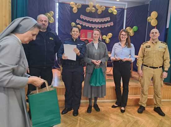 Dzierżoniowska policjantka w Komisji Konkursowej podczas zmagań przedszkolaków