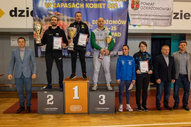 Zawodniczki JUNIORA Dzierżoniów najlepsze w Pucharze Polski w zapasach