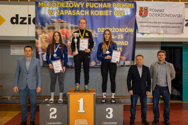 Zawodniczki JUNIORA Dzierżoniów najlepsze w Pucharze Polski w zapasach