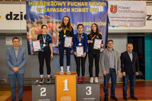 Zawodniczki JUNIORA Dzierżoniów najlepsze w Pucharze Polski w zapasach