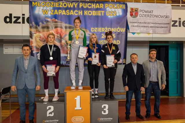 Zawodniczki JUNIORA Dzierżoniów najlepsze w Pucharze Polski w zapasach