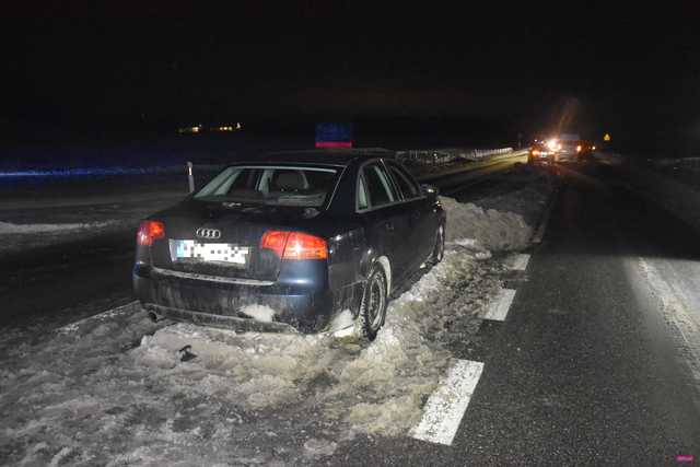 Zderzenie citroena i audi na obwodnicy Uciechowa