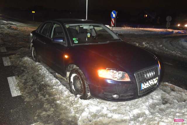 Zderzenie citroena i audi na obwodnicy Uciechowa