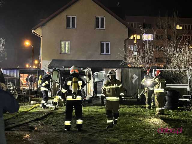 Pożar garażu i samochodu w Bielawie
