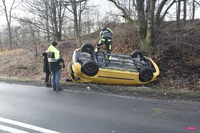 Dachowanie seata na drodze Dzierżoniów - Świdnica