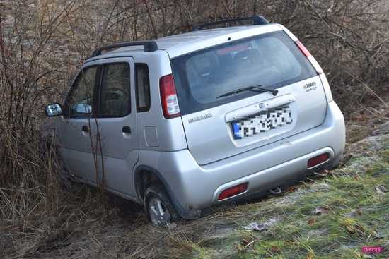 Suzuki wypadło z drogi Dzierżoniów - Świdnica