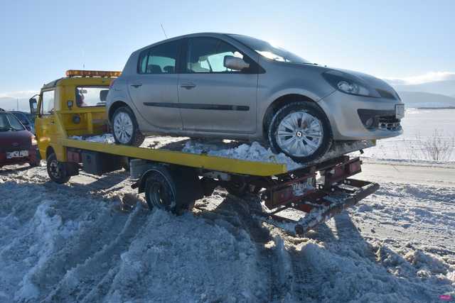 Renault wypadło z drogi Bielawa - Pieszyce