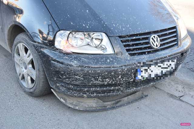 Zderzenie trzech samochodów na Piastowskiej w Dzierżoniowie