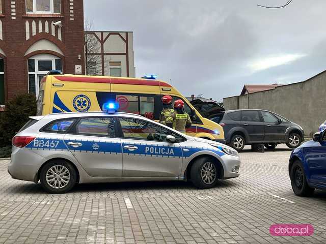 Dziecko potrącone na parkingu szkoły w Bielawie