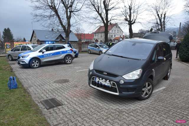 Dziecko potrącone na parkingu szkoły w Bielawie