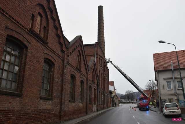 Straż pożarna wezwana do pożaru hali w Bielawie