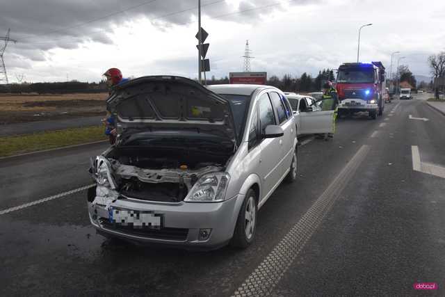 Zderzenie trzech samochodów na drodze Bielawa - Dzierżoniów