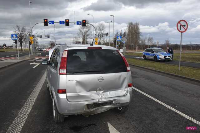 Zderzenie trzech samochodów na drodze Bielawa - Dzierżoniów