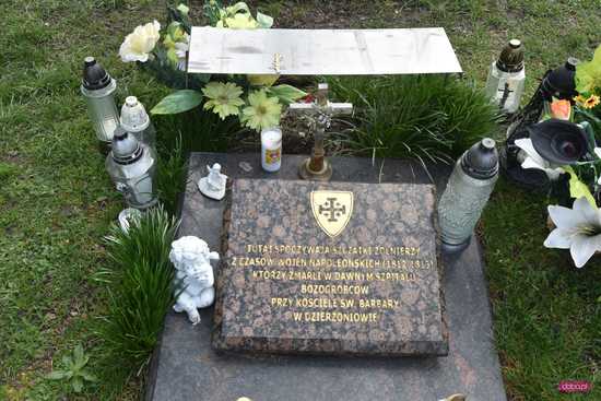 Nowy krzyż na cmentarzu komunalnym w Dzierżoniowie