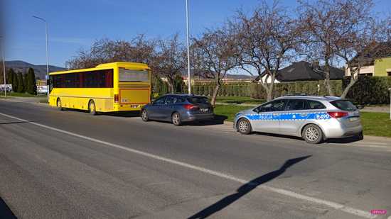 Zderzenie autobusu z fordem w Bielawie