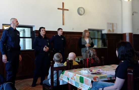 Piławscy policjanci odwiedzili wychowanków SOSW
