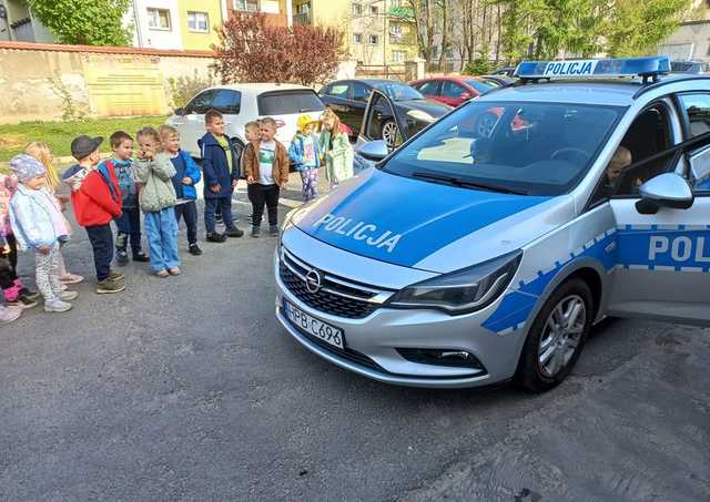 „Sówki” z wizytą u dzierżoniowskich policjantów