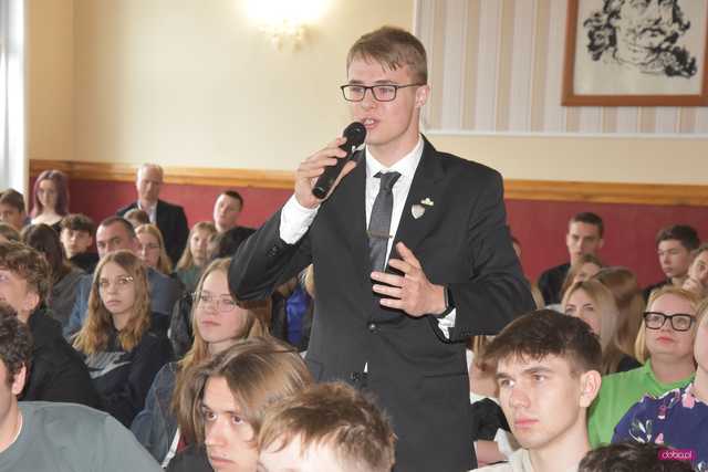 Debata z posłami w LO w Bielawie
