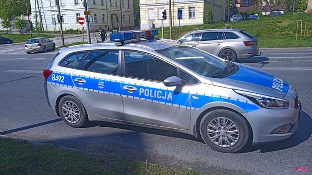 Zderzenie autobusu i volkswagena w Dzierżoniowie