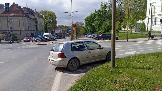 Zderzenie autobusu i volkswagena w Dzierżoniowie