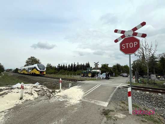 Zderzenie pociągu z traktorem w Bielawie