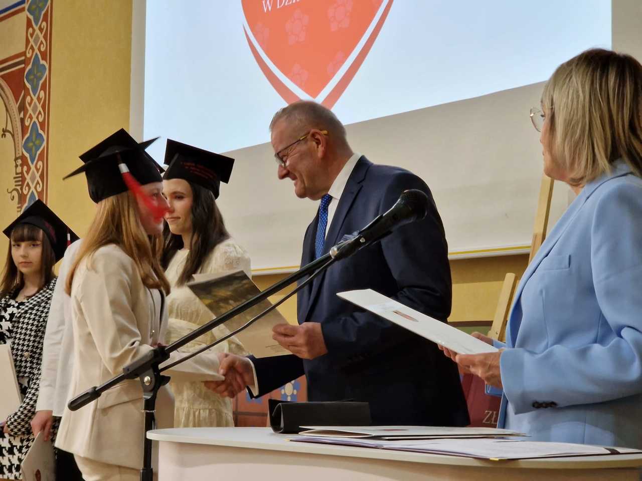 Zakończenie roku szkolnego dla klas maturalnych szkół ponadpodstawowych z powiatu dzierżoniowskiego