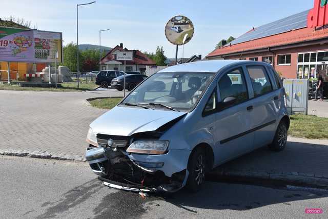 Zderzenie dwóch pojazdów na Lipowej w Bielawie