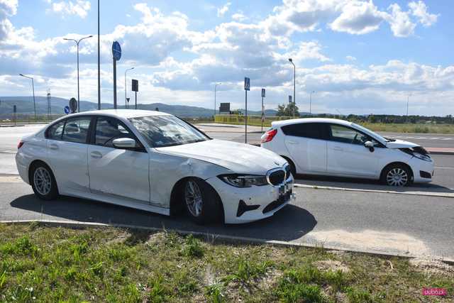 Zderzenie bmw i forda na obwodnicy Dzierżoniowa