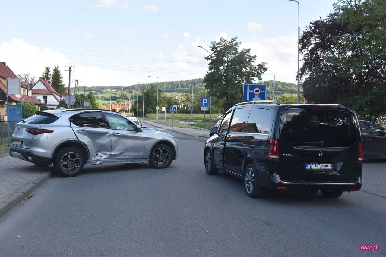 Zderzenie dwóch pojazdów na Wojska Polskiego w Bielawie