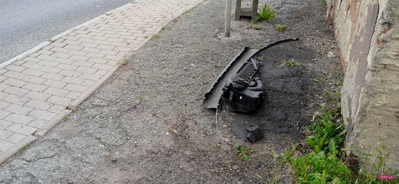 Skasował znaki drogowe
