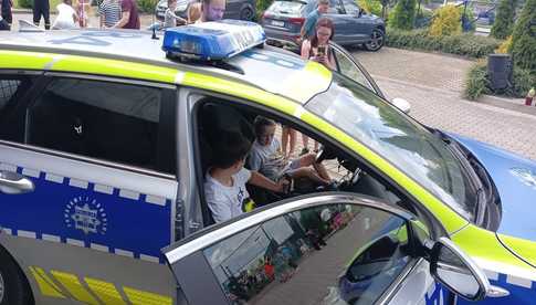 Policjanci na festynie SP nr 1 w Dzierżoniowie