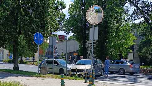 Zderzenie pojazdów na Świdnickiej w Dzierżoniowie