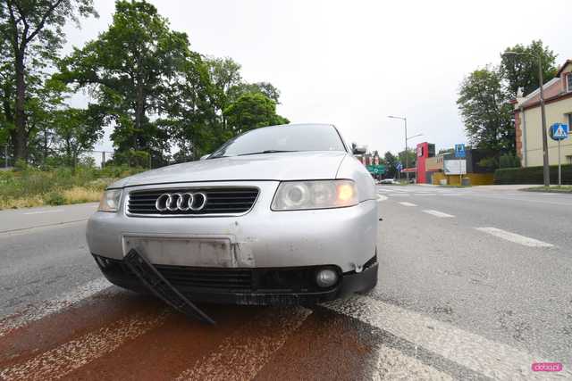 Audi uderzyło w znaki