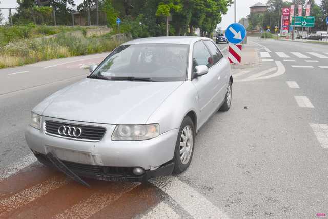 Audi uderzyło w znaki