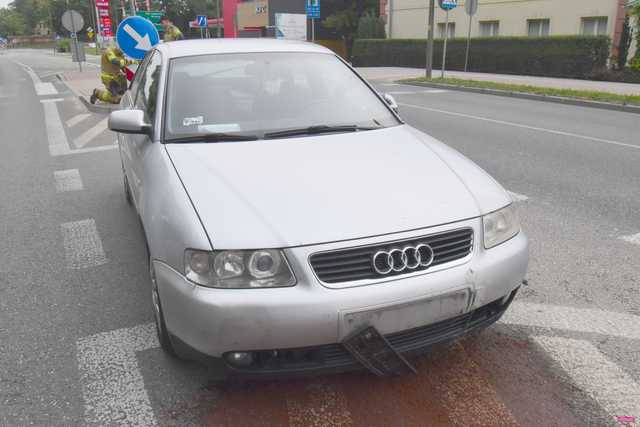 Audi uderzyło w znaki