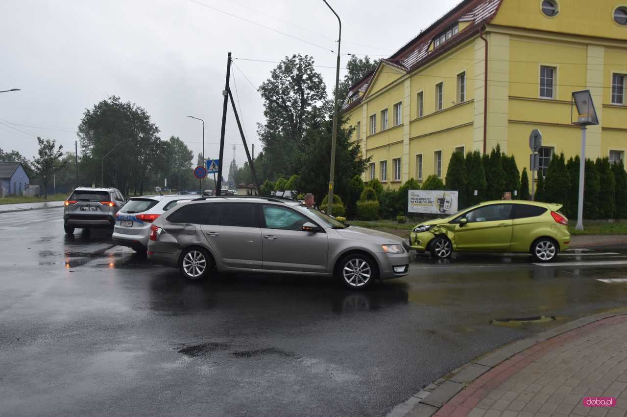Zderzenie trzech samochodów w Pieszycach