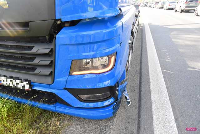 Zderzenie mercedesa z ciężarówką na ósemce