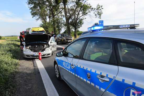 Zderzenie mercedesa z ciężarówką na ósemce