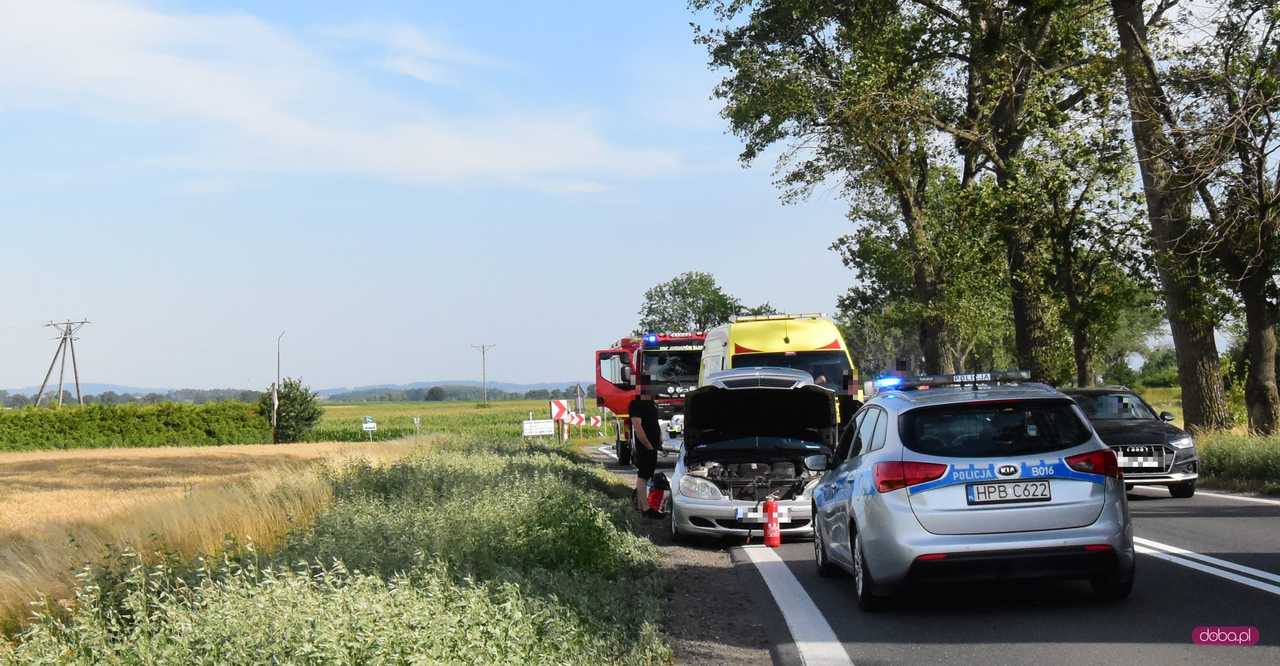 Zderzenie mercedesa z ciężarówką na ósemce