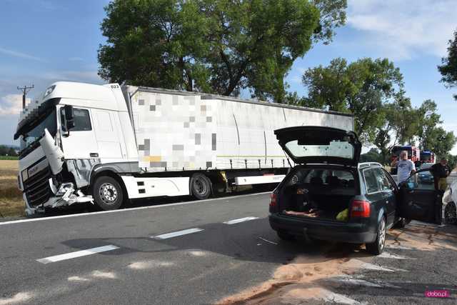 Zderzenie trzech samochodów na K8. Droga zablokowana