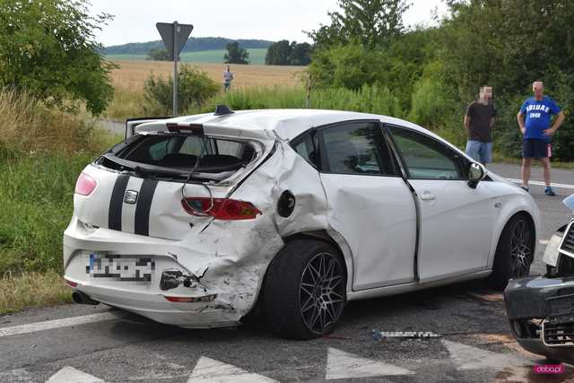 Zderzenie trzech samochodów na K8. Droga zablokowana