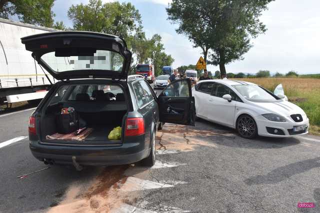 Zderzenie trzech samochodów na K8. Droga zablokowana