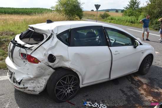 Zderzenie trzech samochodów na K8. Droga zablokowana